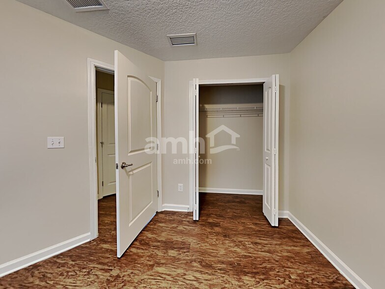 Building Photo - 14247 Summer Breeze Dr
