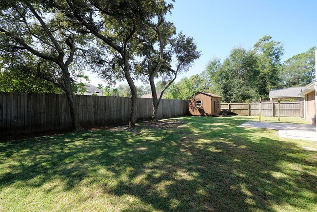 Building Photo - Spacious 5-Bedroom Home in Gated Parkwood ...