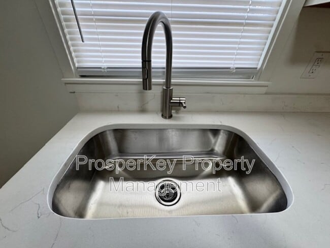 Building Photo - 176 Wickham Dr