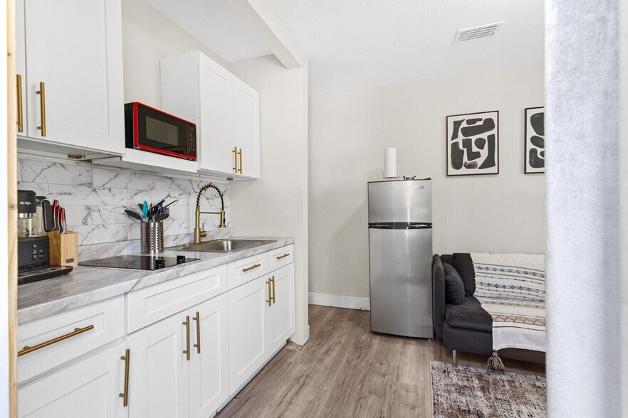 Building Photo - 3602 E Chelsea St