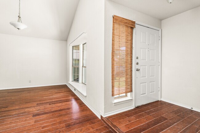 Building Photo - 5314 Lake Golden Dr