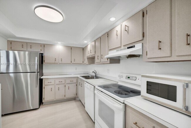 Building Photo - 200 Ocean Trail Way