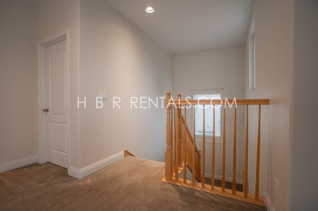 Building Photo - MANTECA RENTAL 4 BEDROOM OUTDOOR PIZZA OVEN in beautiful rear yard