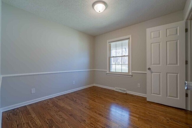 Building Photo - 123 Temple Cir