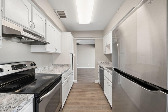 Building Photo - 8050 W Weldon Ave