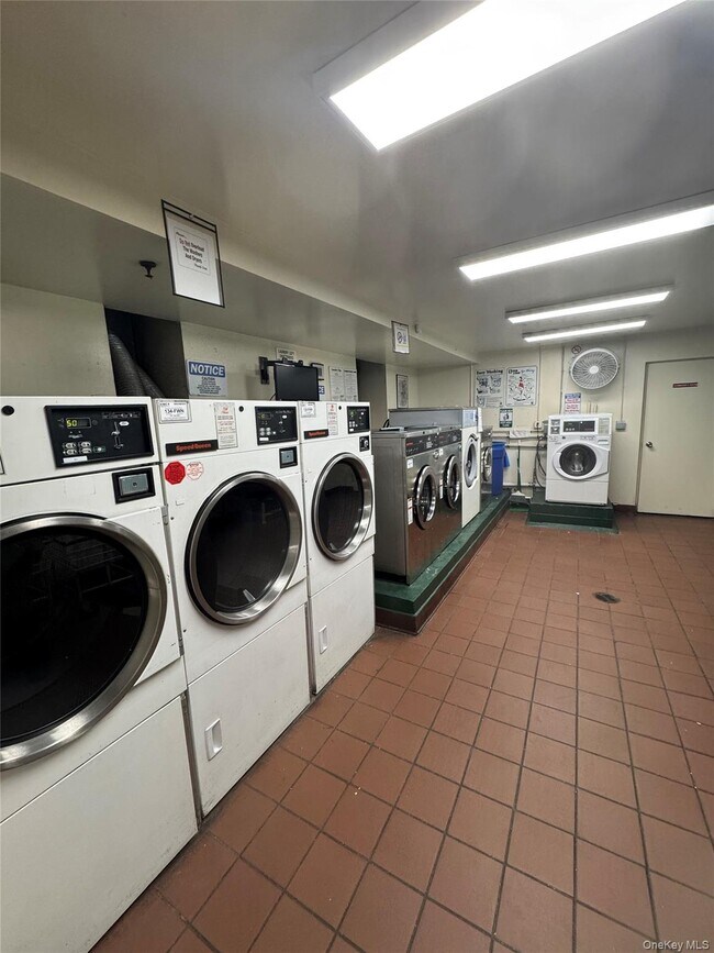 Building Photo - 1670 Longfellow Ave