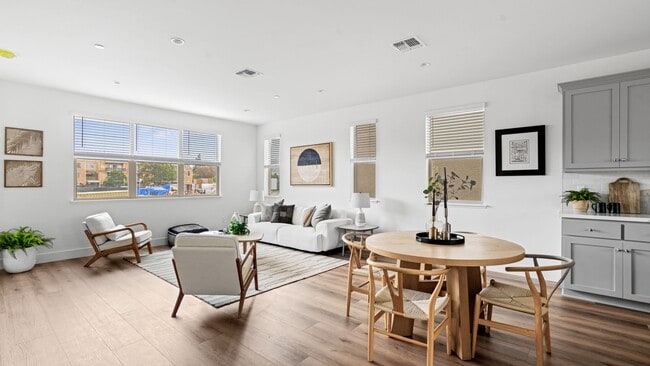 Building Photo - 2806 Chattleton Ln