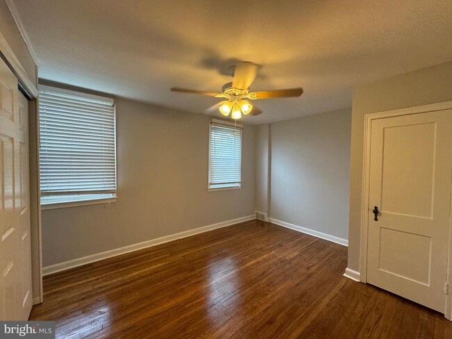 Building Photo - 3503 Hartel Ave