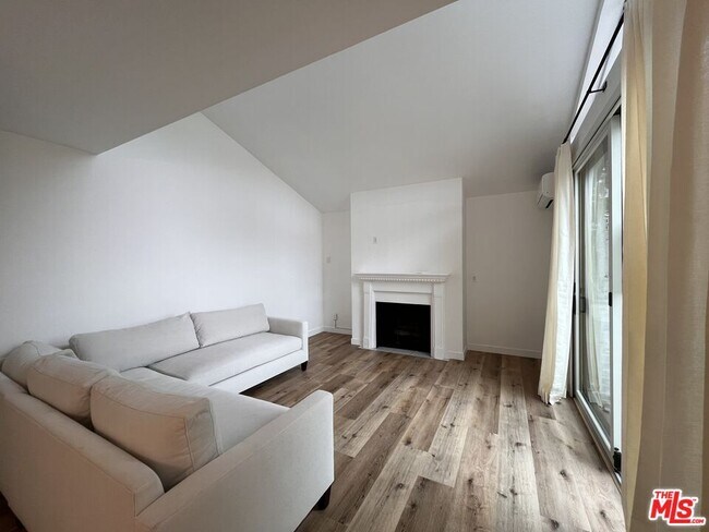 Building Photo - 3645 Westwood Blvd