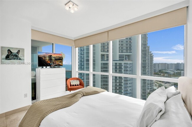 Building Photo - 18201 Collins Ave