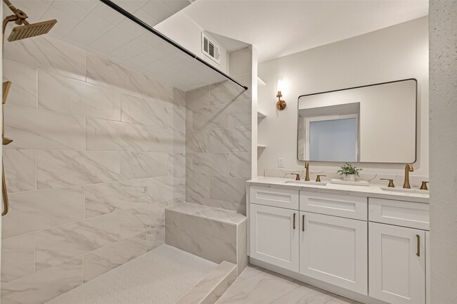 Building Photo - 5056 Glenmont Dr