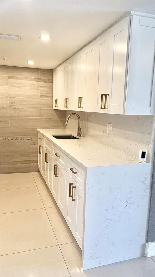 Building Photo - 637 SW 3rd St