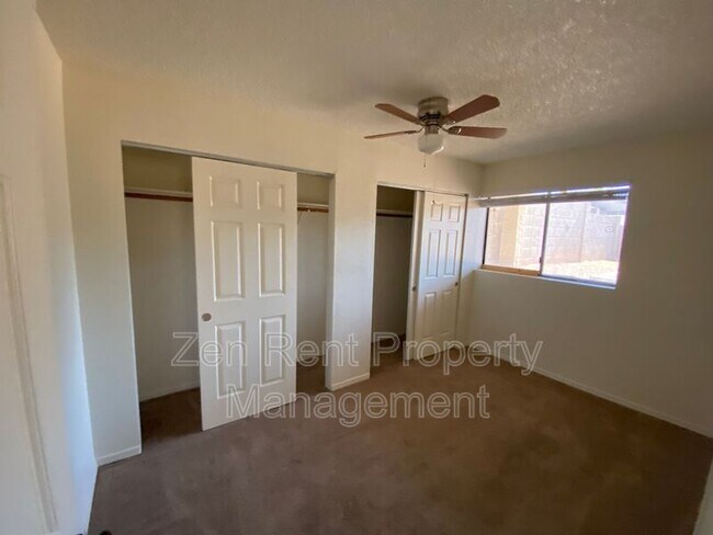 Building Photo - 921 S Val Vista Dr