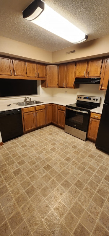 Building Photo - 1390 Daleview Dr