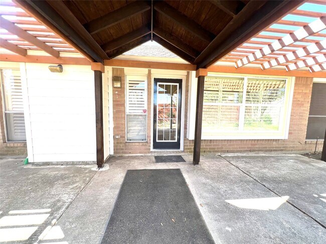 Building Photo - 5012 N Nelson Dr