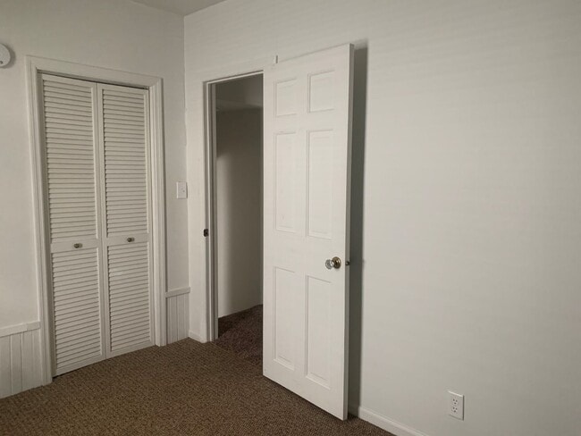 Building Photo - 2-bed home across from Glenn Park!