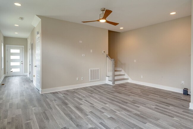 Building Photo - AVAILABLE September 1st. UPDATED 3 Bedroom...