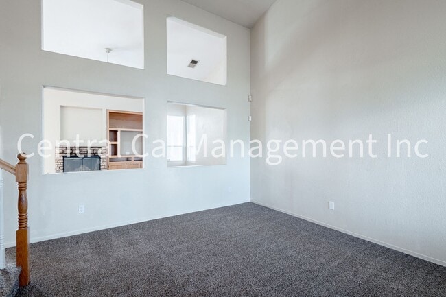 Building Photo - 4 Bedroom/3 Bath Home in the Southwest - SPRING SPECIAL - HALF OFF MAY'S RENT - $2495 per Month!