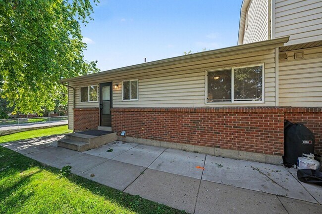 Building Photo - 598 S Eaton St