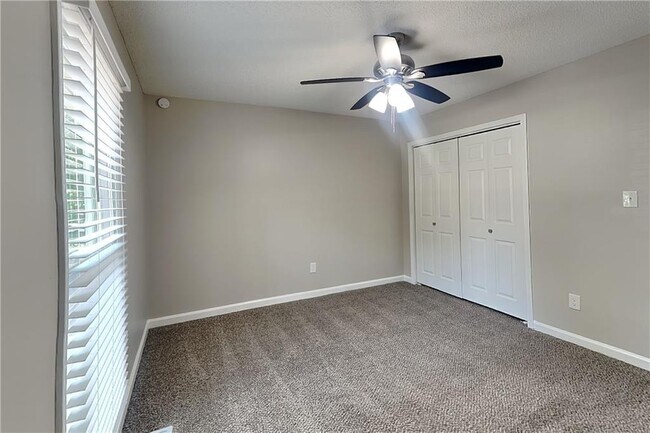 Building Photo - 66 Freestone Ln