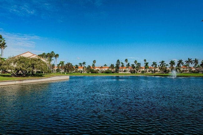 Building Photo - 6100 Bahia Del Mar Cir N