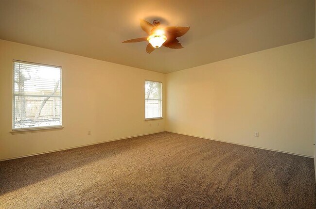 Building Photo - 1109 Fossil Cove