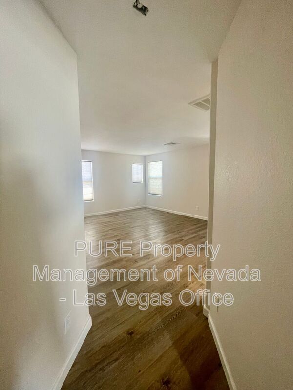 Building Photo - 102 La Padania Ave