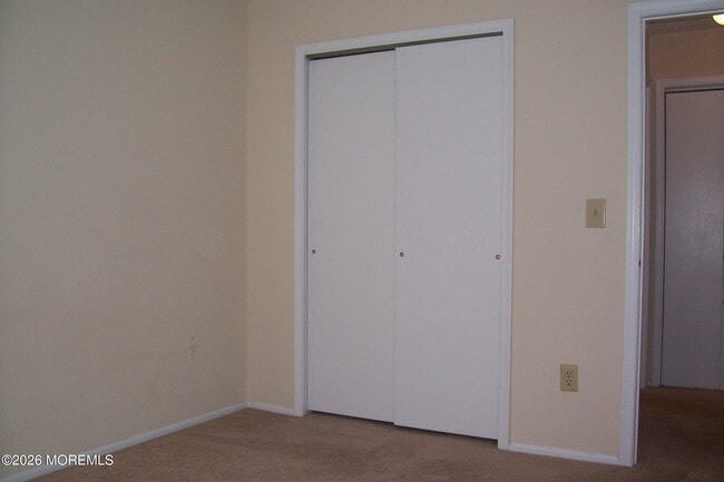 Building Photo - 107 Des Moines Ct