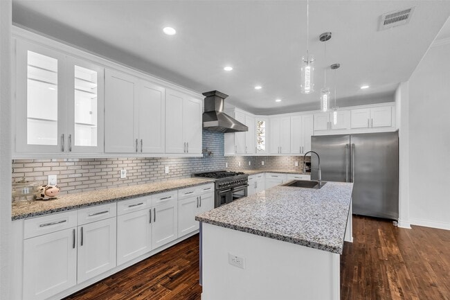 Building Photo - 17 Bellingham Ct