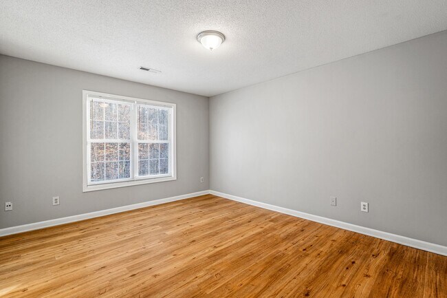 Building Photo - SW - Like New Home, Vaulted LR Ceiling, Fire Place, Wood Flooring, Several Updates!