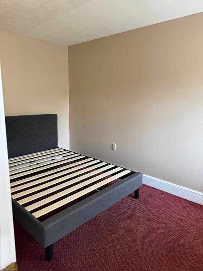 Building Photo - Portsmouth 1 bedroom