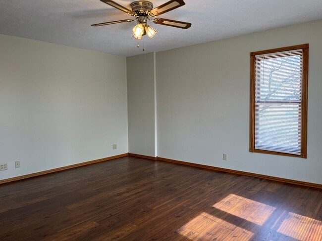Building Photo - Country living at a great Price.