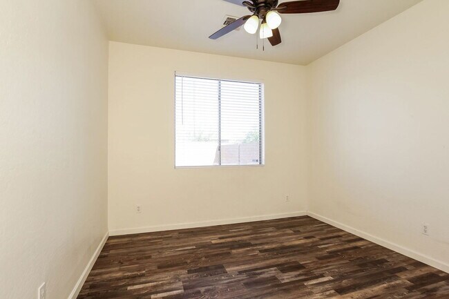 Building Photo - 13240 W Stella Ln