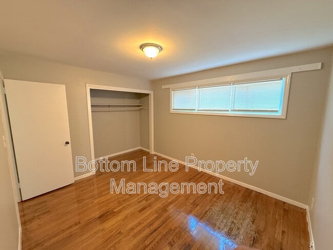 Building Photo - 561 Blendwood Dr