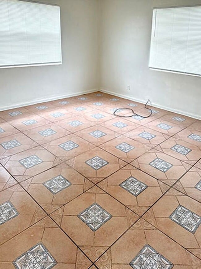 Building Photo - 2327 Avenue E