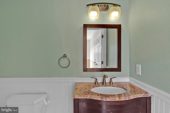 Building Photo - 751 Chanticleer