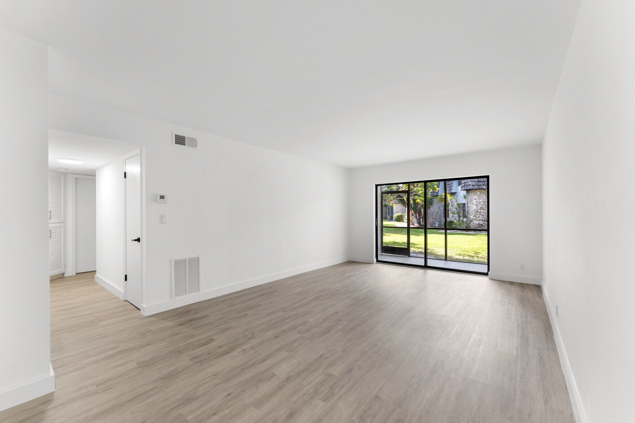 Building Photo - 3105 Oakland Shores Dr