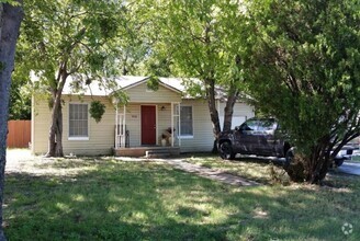 Building Photo - 3 Bedroom/1 Bath/1 Car Garage Home - Walki...