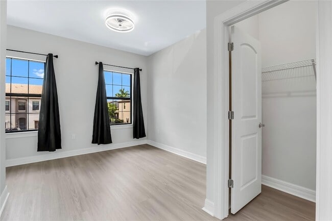 Building Photo - 4828 Chantilly Rd