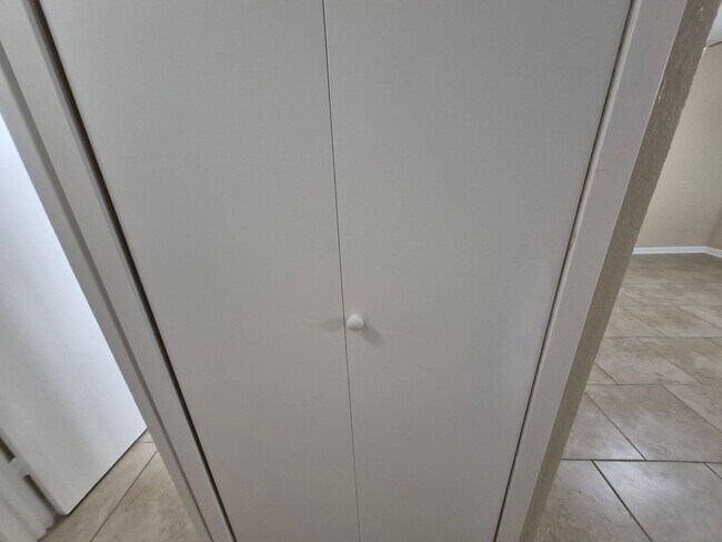 Building Photo - 7215 Glen Heights