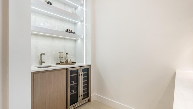 Building Photo - 17400 Rosella Rd