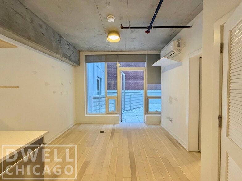 Building Photo - 110 W Chicago Ave