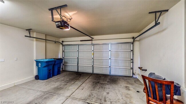Building Photo - 348 Hanbury Manor Ln