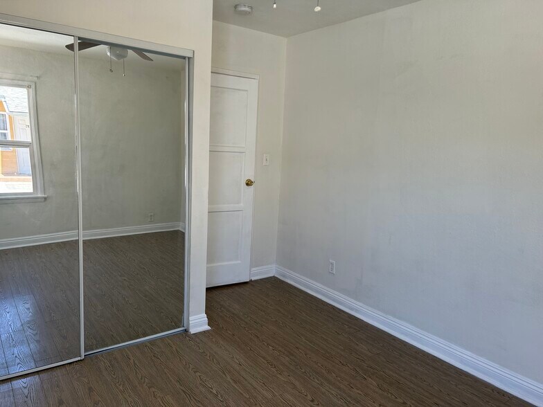 Building Photo - 245 W Elm Ave