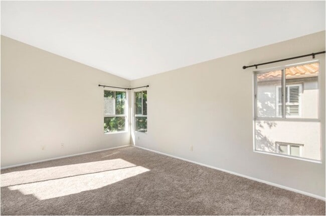 Building Photo - SPECTACULAR OCEAN CLOSE CONDO!!!!