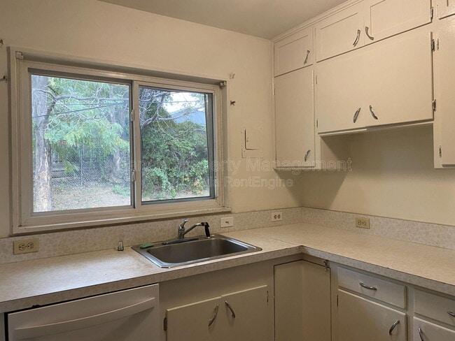 Building Photo - 1509 Evergreen Dr