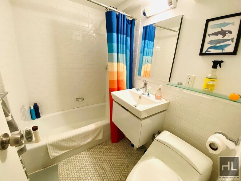 Building Photo - Beautiful Furnished Studio in Hell's Kitchen!