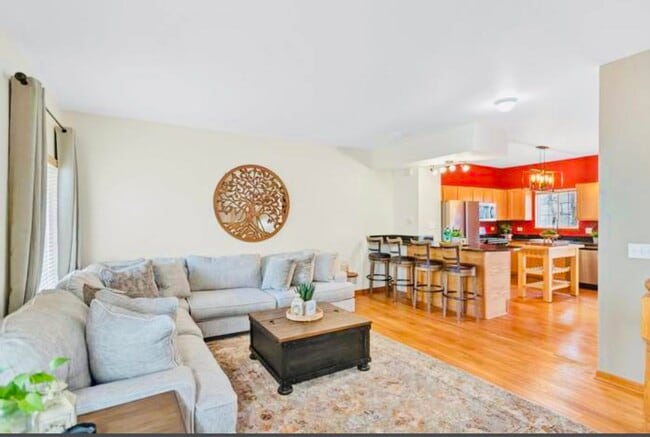 Building Photo - 143 Monarch Dr