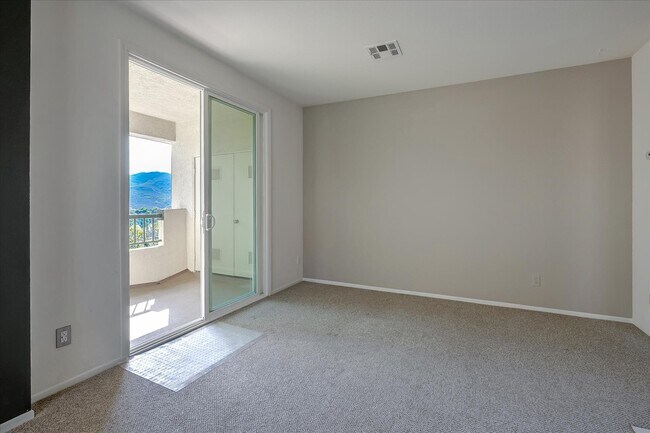 Building Photo - 10820 Sabre Hill Dr