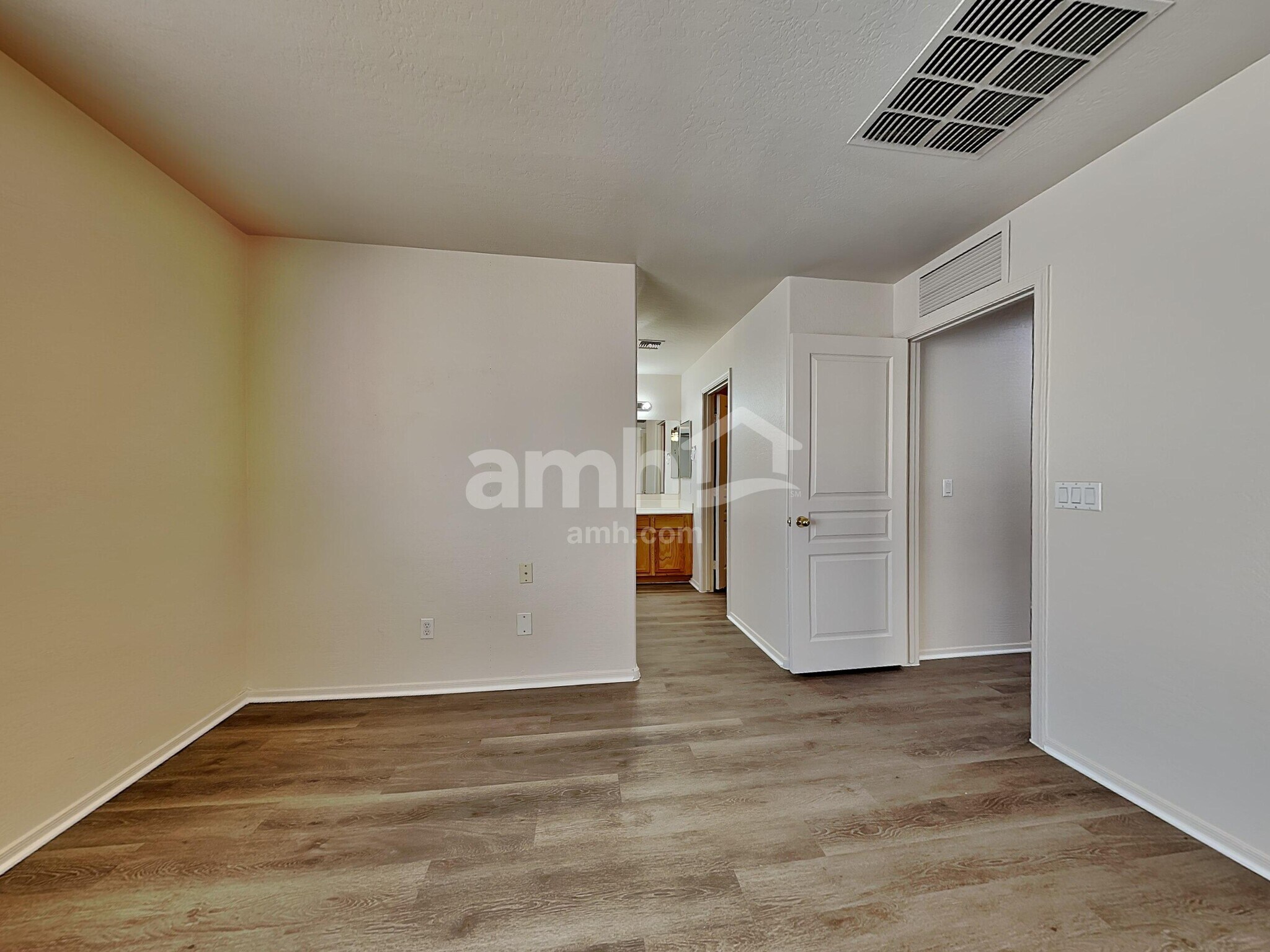 Building Photo - 11210 W Rio Vista Ln